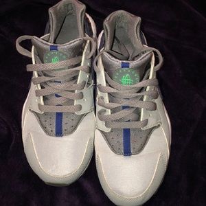 NIKE-HUARACHE-RUN-GS-GREY-GREEN-STRIKE-BLUE-